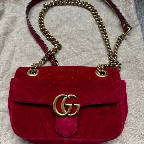 GUCCI - MATELASSE -VELVET HIBISCUS RED GC MARMONT MINI FLAP BAG - Picture 5 of 13